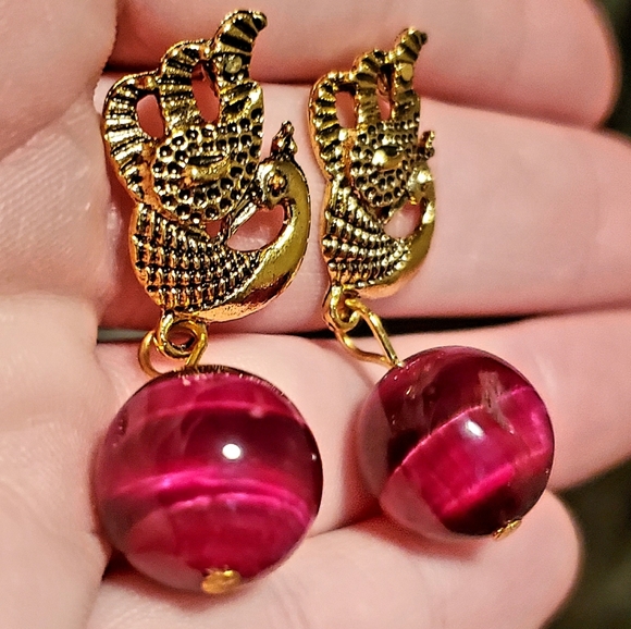 New Gold Peacock and Round Red Tiger Eye Gem Earrings. - Picture 7 of 11